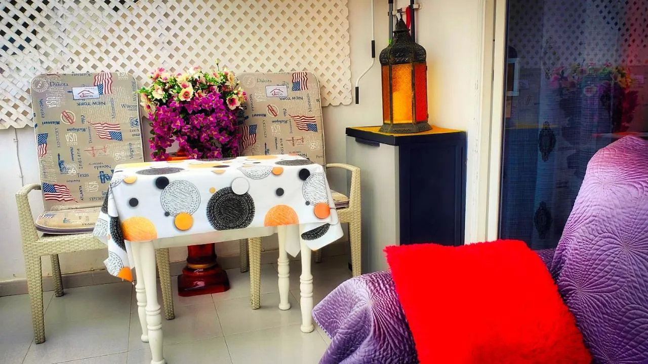 Warm, Cozy And Comfortable アデヘ アパート